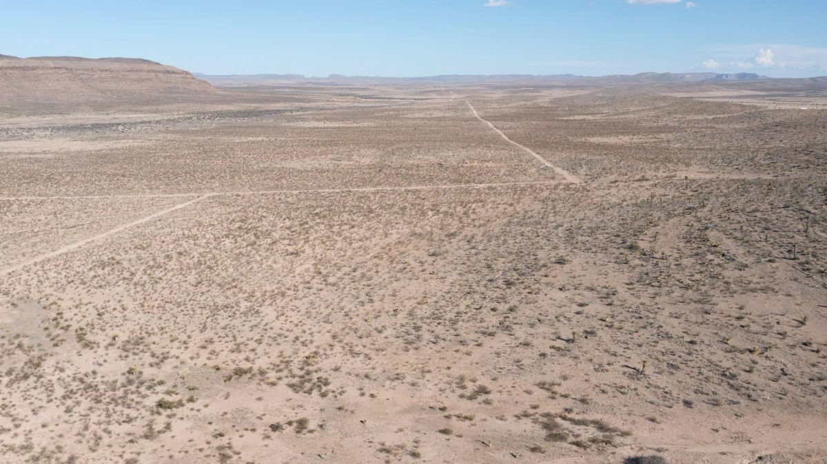 Decorative background for Sunrise Ranches Phase III Tract 141 image 7