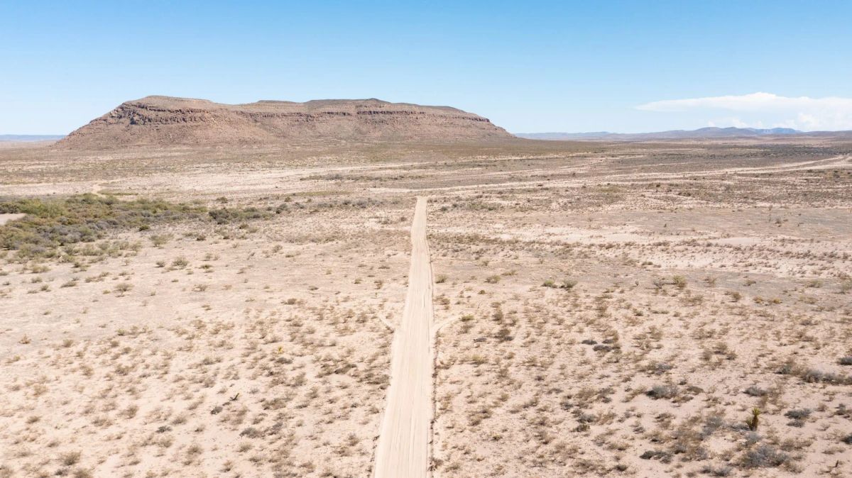 Decorative background for Sunrise Ranches Phase III Tract 141 image 10