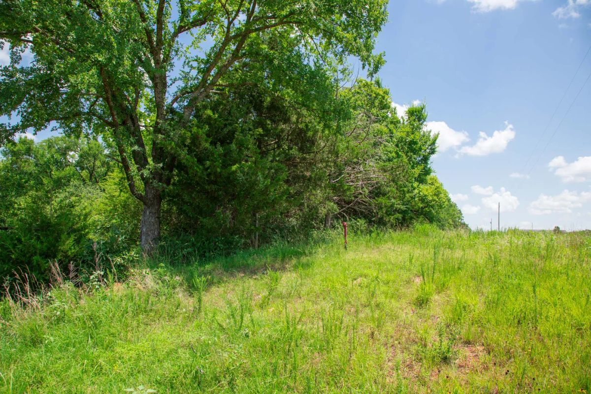 Decorative background for Deep Fork Ranch Tract 14 image 8