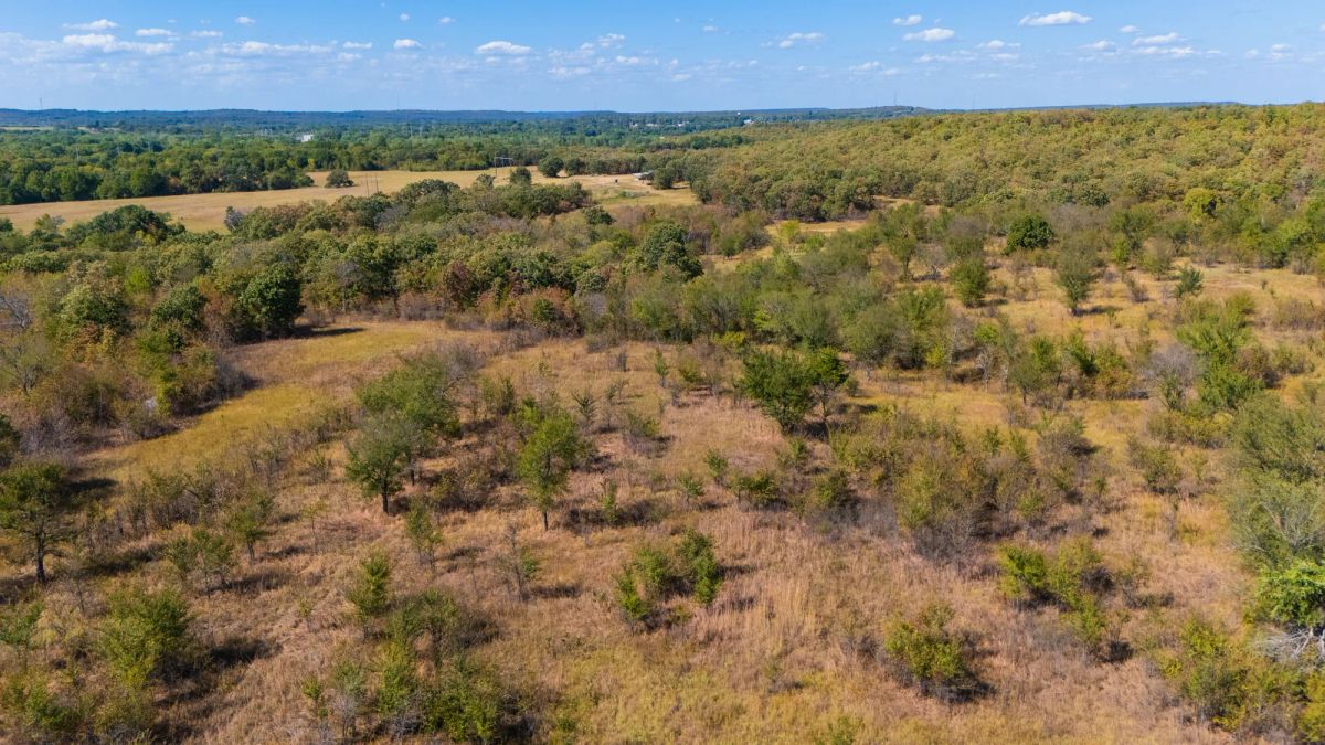 Decorative background for Gracyn Meadows Tract 16 image 12