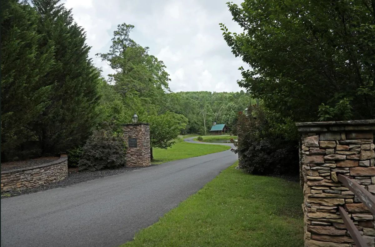 Cherokee, NC - 454200087958000 - Image 4