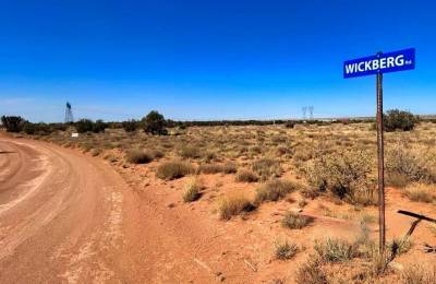 Your Tranquil Retirement Awaits on 1.27 Acres in Snowflake, Arizona!