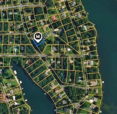 Decorative background for Close to the Lake, Close to Town image 9
