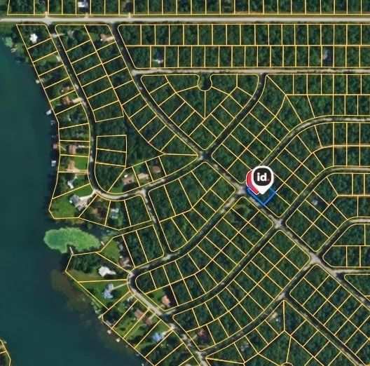 Decorative background for Large Corner Lot - 2 Blocks from Crown Lake image 9