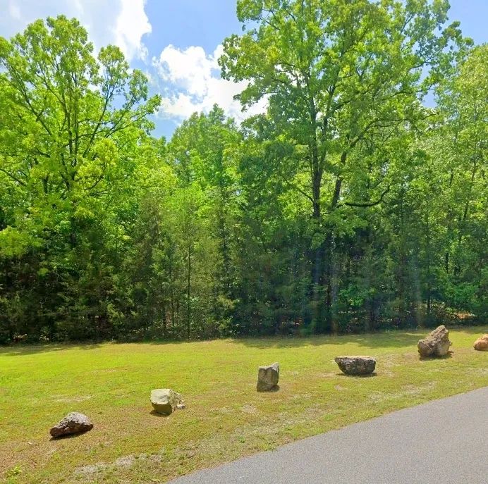 A Peaceful Corner Lot Near Everything You Love