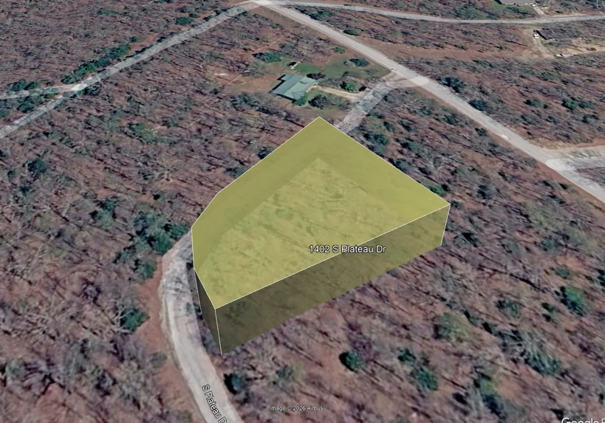 A Home on a Wooded Plateau - Image 2