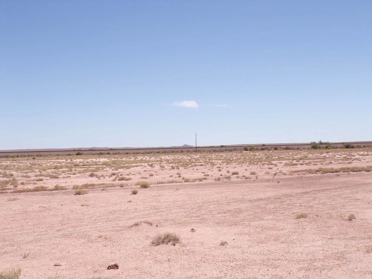 Decorative background for Sun Valley AZ 1.25 Acres, Close to I-40 and Holbrook, Finance $90/mo image 5