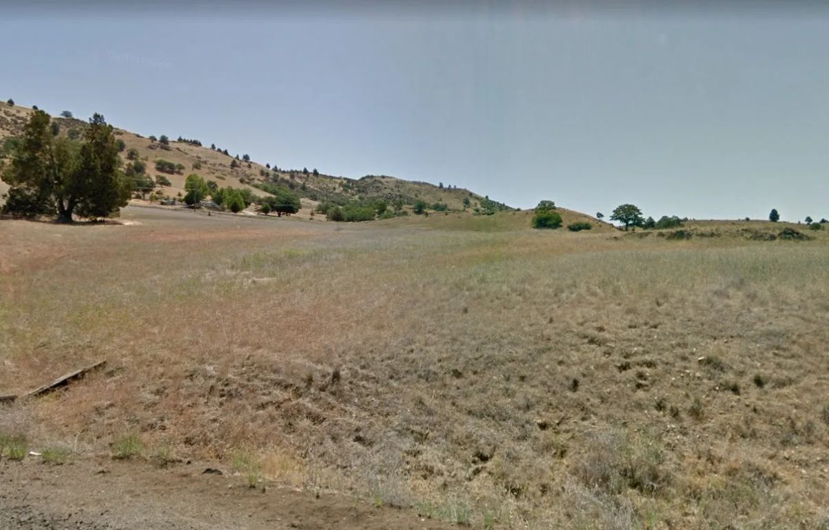 Decorative background for 1.3 Acres in KCRE Near the Klamath River, Siskiyou County, CA image 10