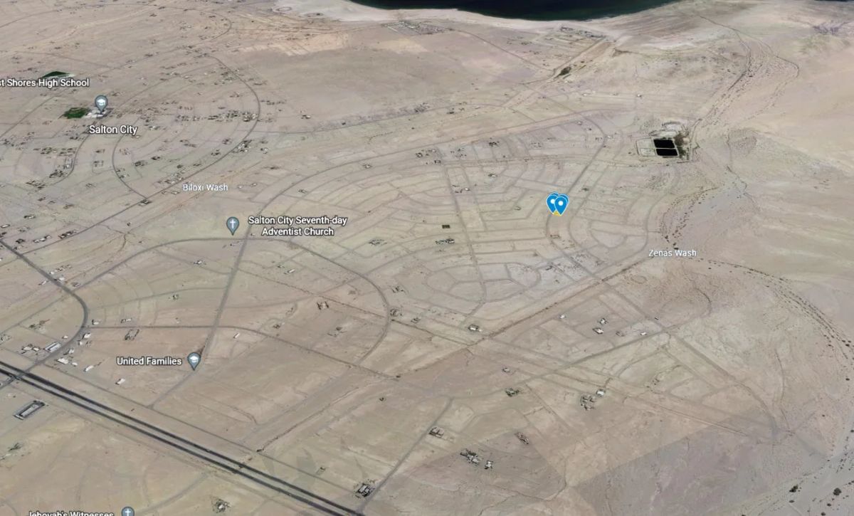 Decorative background for 0.23 Acre Lot in Salton City, California image 15