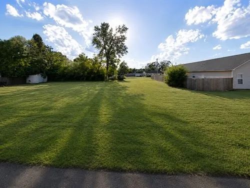 Decorative background for 0.1 Acres for Sale in Clarksdale, Mississippi image 9
