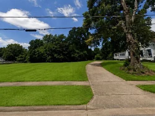 0.35 Acres for Sale in Laurel, Mississippi - Image 2