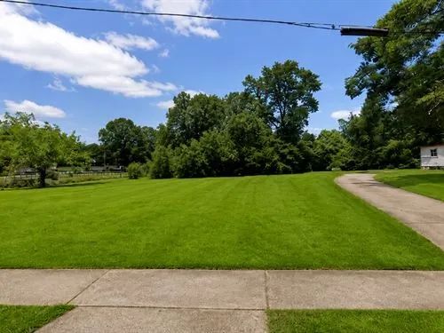 Decorative background for 0.35 Acres for Sale in Laurel, Mississippi image 6