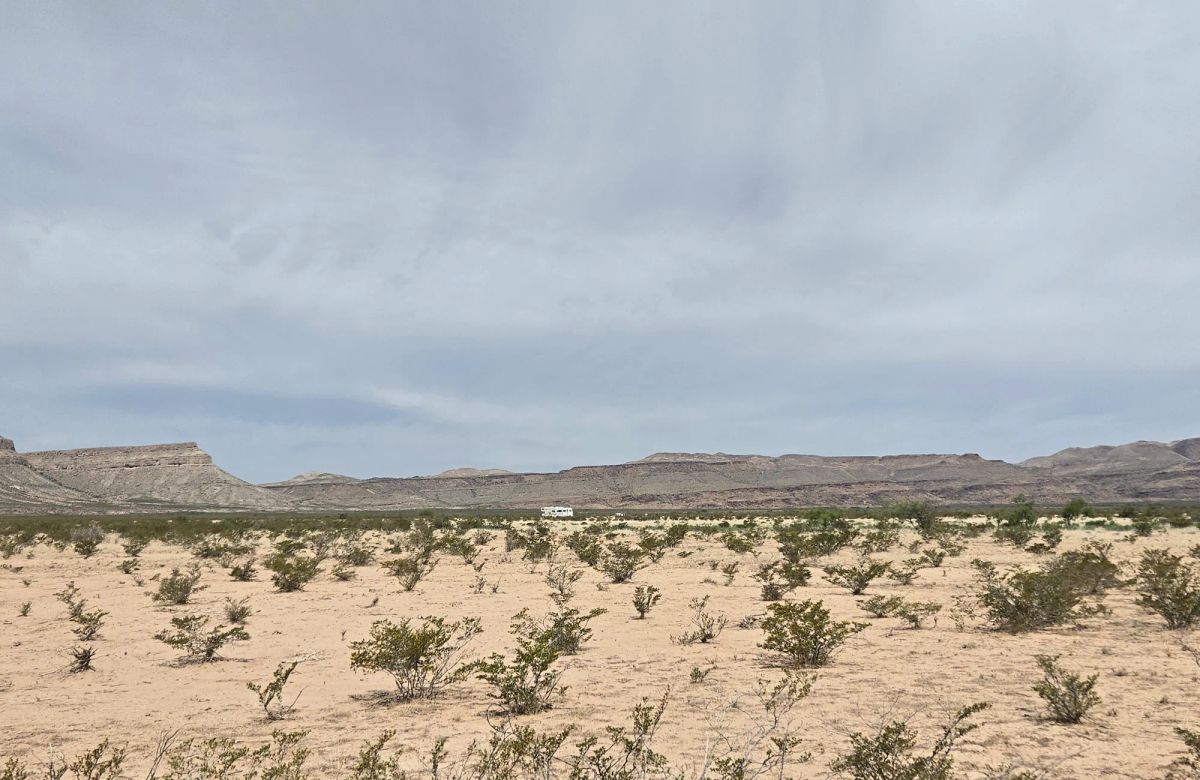 Decorative background for 10 Acres with no zoning—Town Close, Neighbors Far image 7