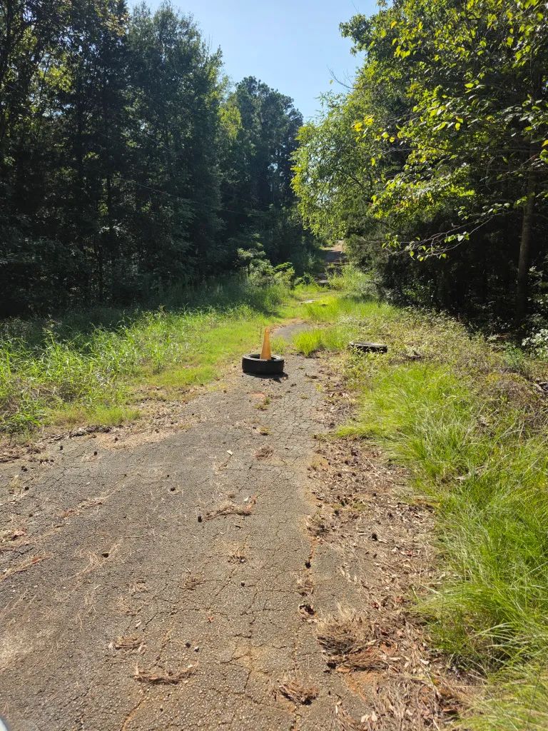 Amherst Ct - Image 2