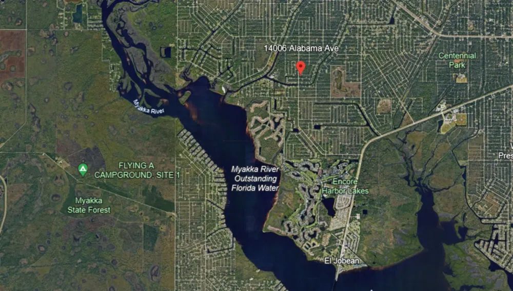 Decorative background for Port Charlotte, Florida – 14006 Alabama Ave – 1/4 Acre, Minutes to Gulf Coast Beaches! image 10