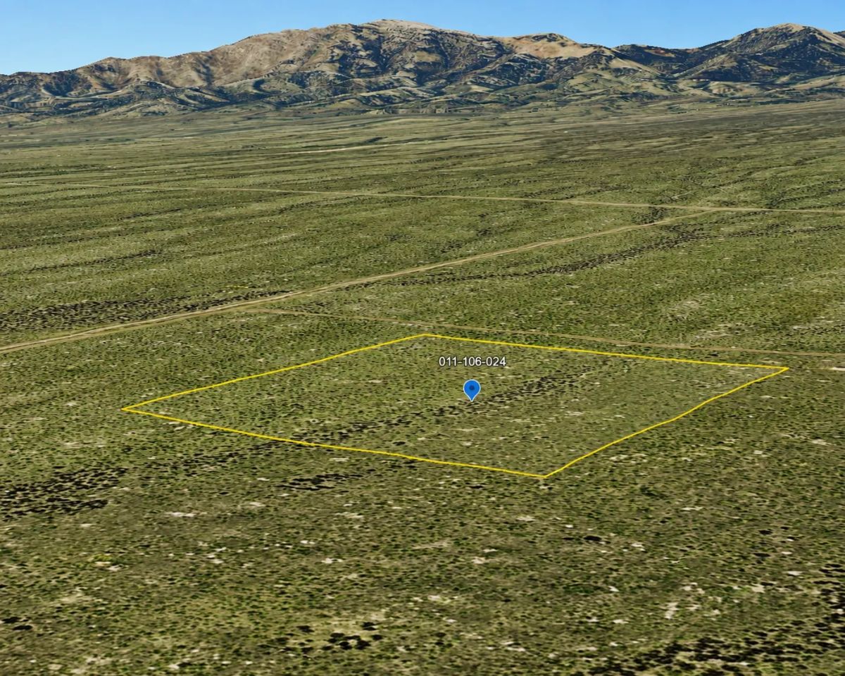 Decorative background for Beautiful, 2.06 Acre Property! image 8