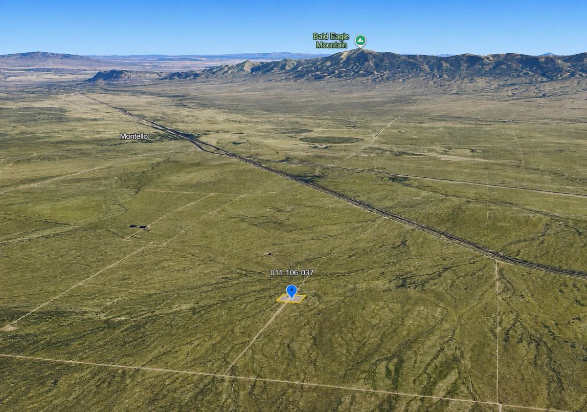 Decorative background for Perfect 2.06 Acre Escape! image 7
