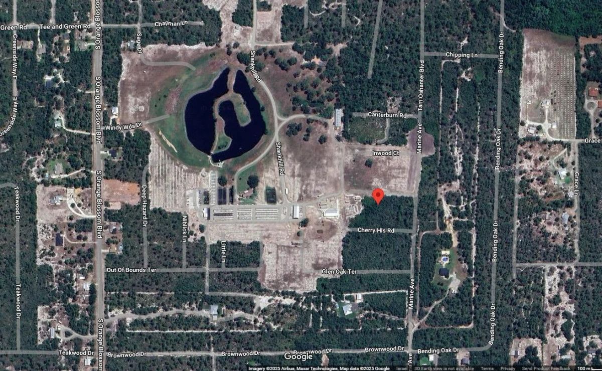 Decorative background for 2925 MAYFIELD RD, SEBRING, FL 33875 image 5