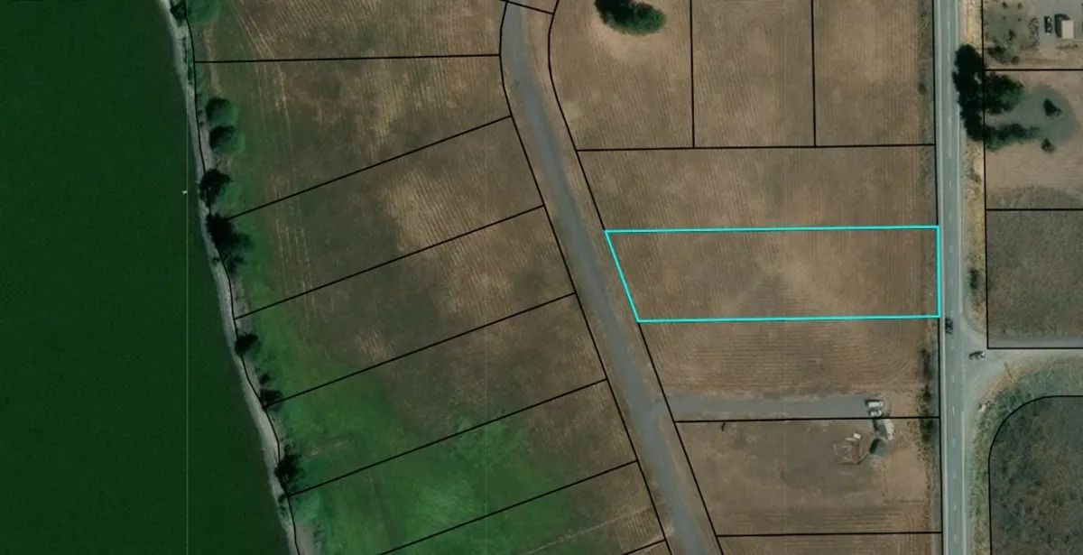 1-Acre Residential Lot in Gated Community with Power, Lake Views & Private Lake Access – Chiloquin, OR - Main image