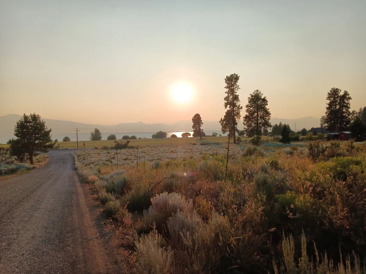 Decorative background for 1-Acre Residential Lot in Gated Community with Power, Lake Views & Private Lake Access – Chiloquin, OR image 17