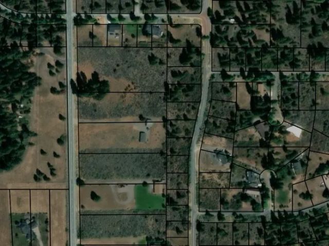 .39 Acre Corner Lot with Utilities & Private Lake Access – Oregon Shores 2, Chiloquin, Oregon in Klamath County, OR