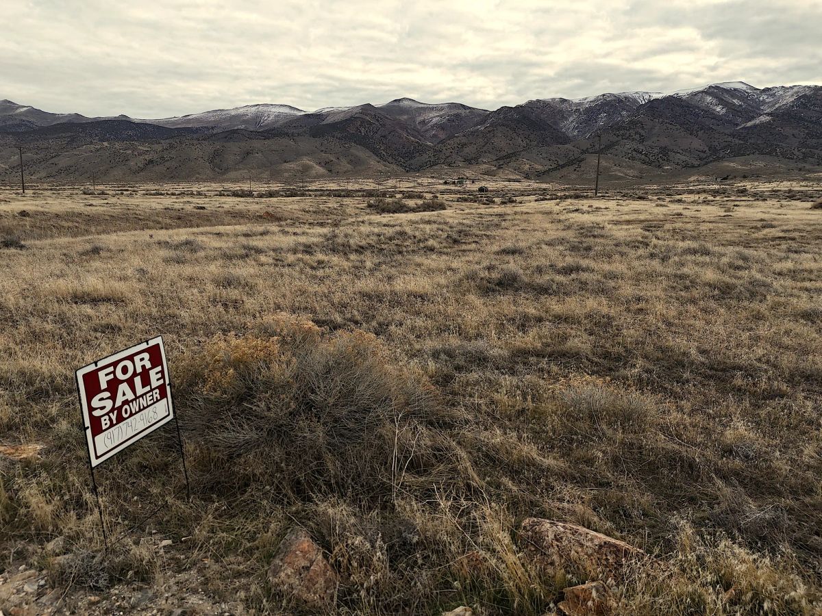 Decorative background for 1.57 Acres Land For Sale In Lovelock NV image 9