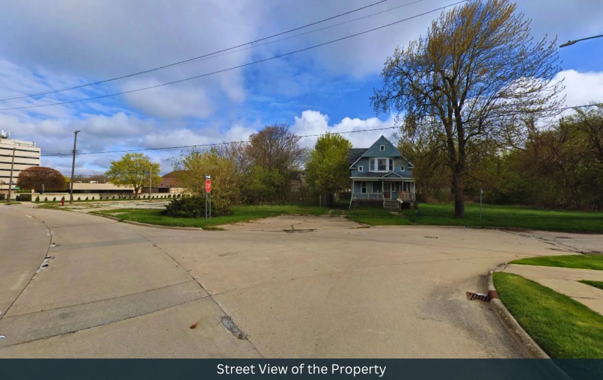 Decorative background for 311 CARROLL ST, SAGINAW, MI 48607 image 6