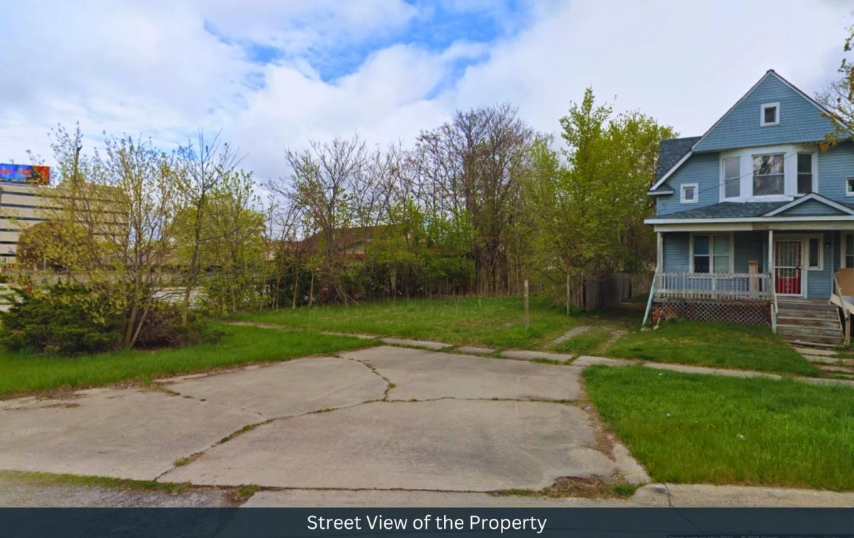 Decorative background for 311 CARROLL ST, SAGINAW, MI 48607 image 9