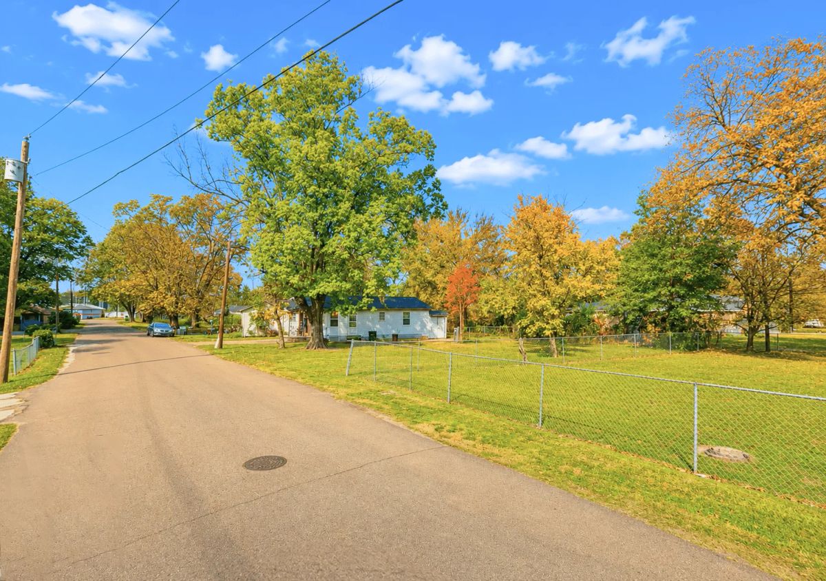 Decorative background for 0.11-Acre Lot in Leland image 7
