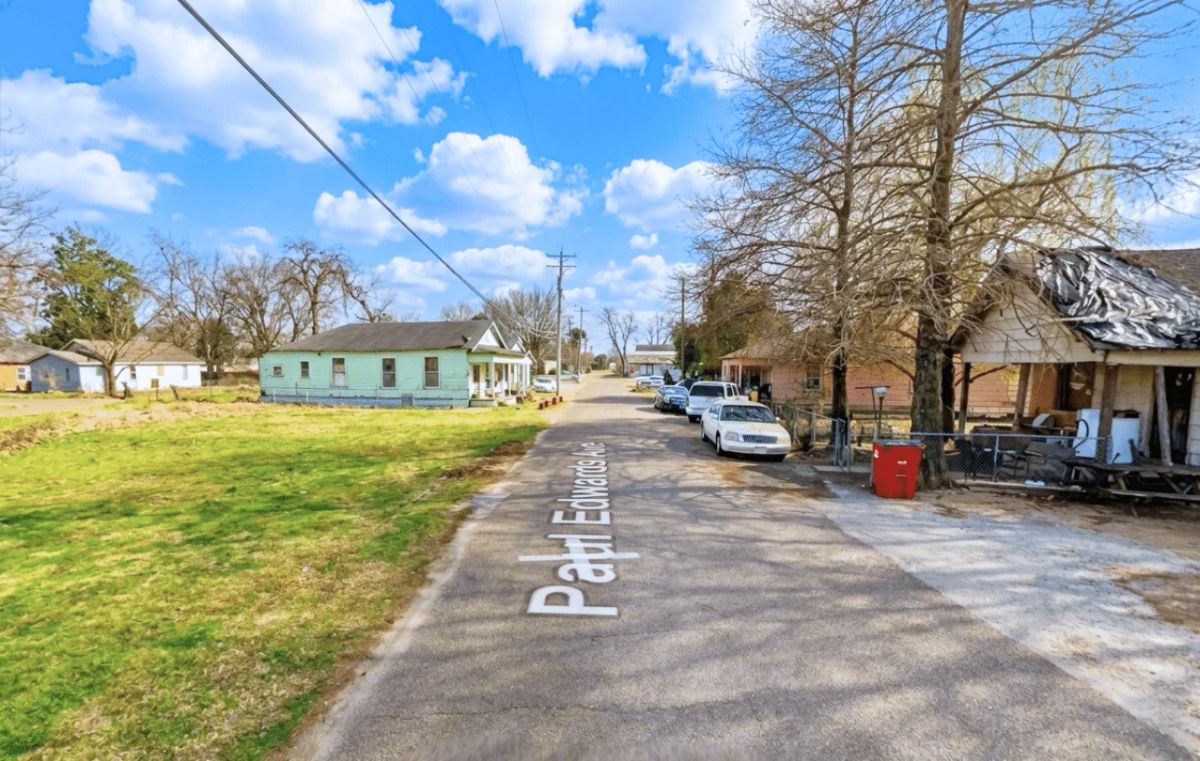 Buildable and Mobile Home Friendly Lot With Utilities! - Image 4