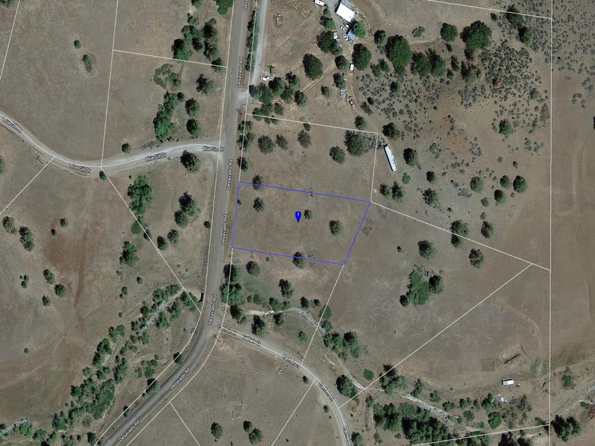 Decorative background for Close to Klamath River, Great Views, Power at Street image 11
