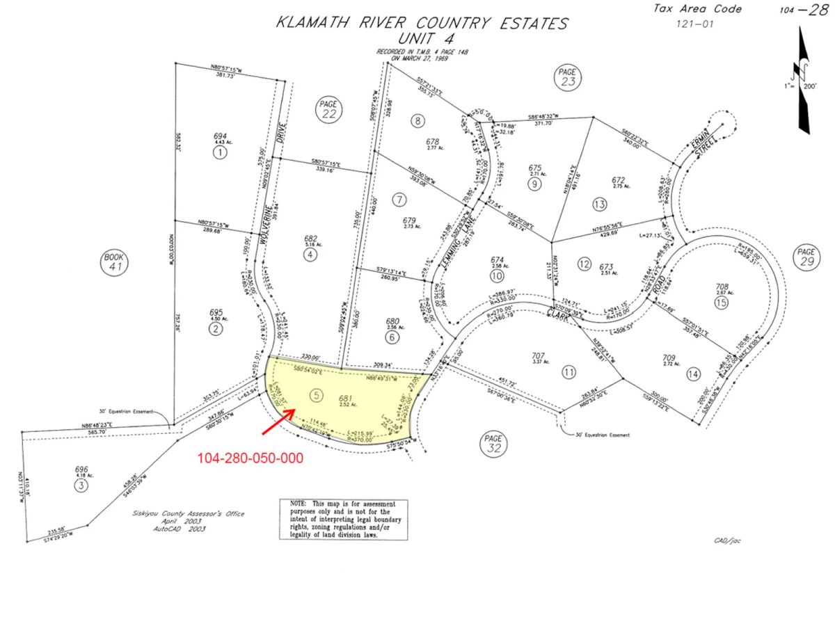 Decorative background for Corner Property near Klamath River image 23