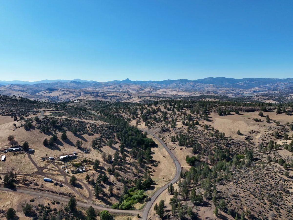 Decorative background for Campground Facility Included, Access to Klamath River image 18