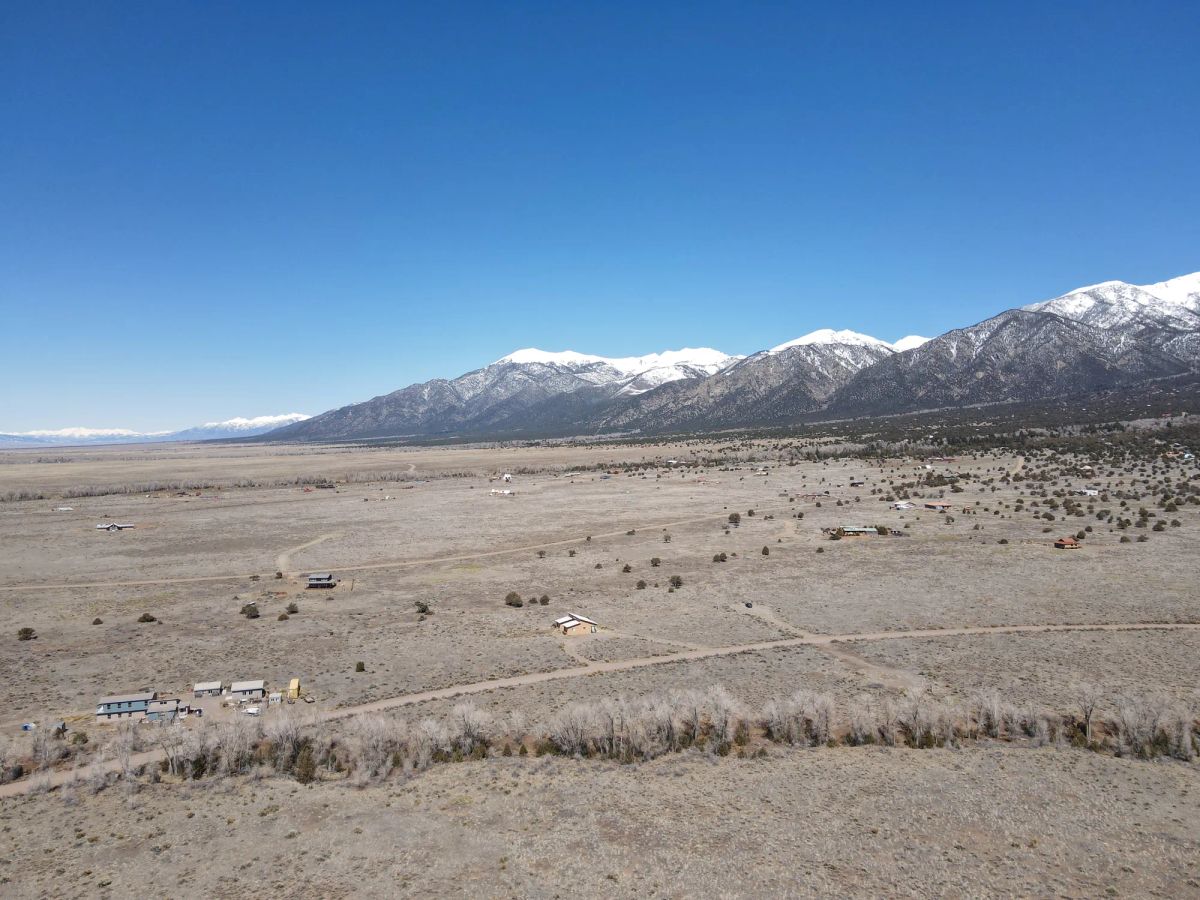 Expansive Land with Scenic Mountain Views - Image 2