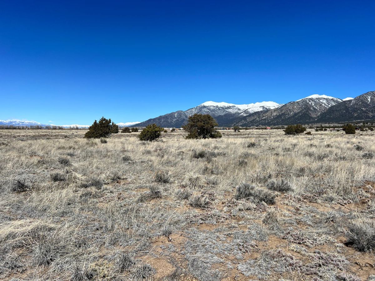 Decorative background for Expansive Land with Scenic Mountain Views image 7