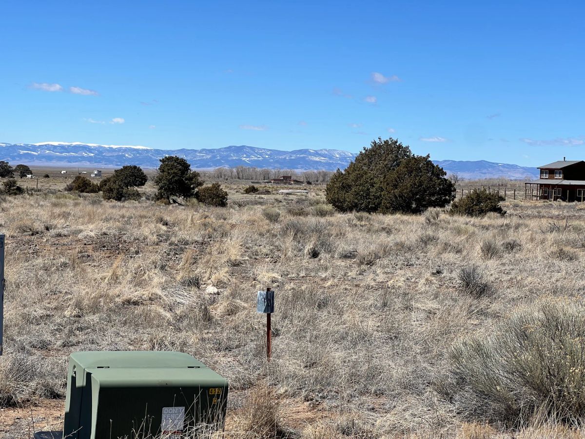 Decorative background for Expansive Land with Scenic Mountain Views image 8