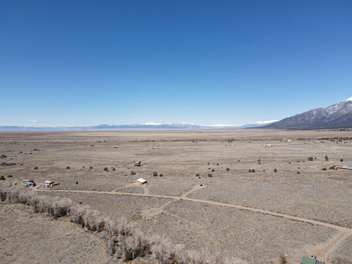 Decorative background for Expansive Land with Scenic Mountain Views image 11