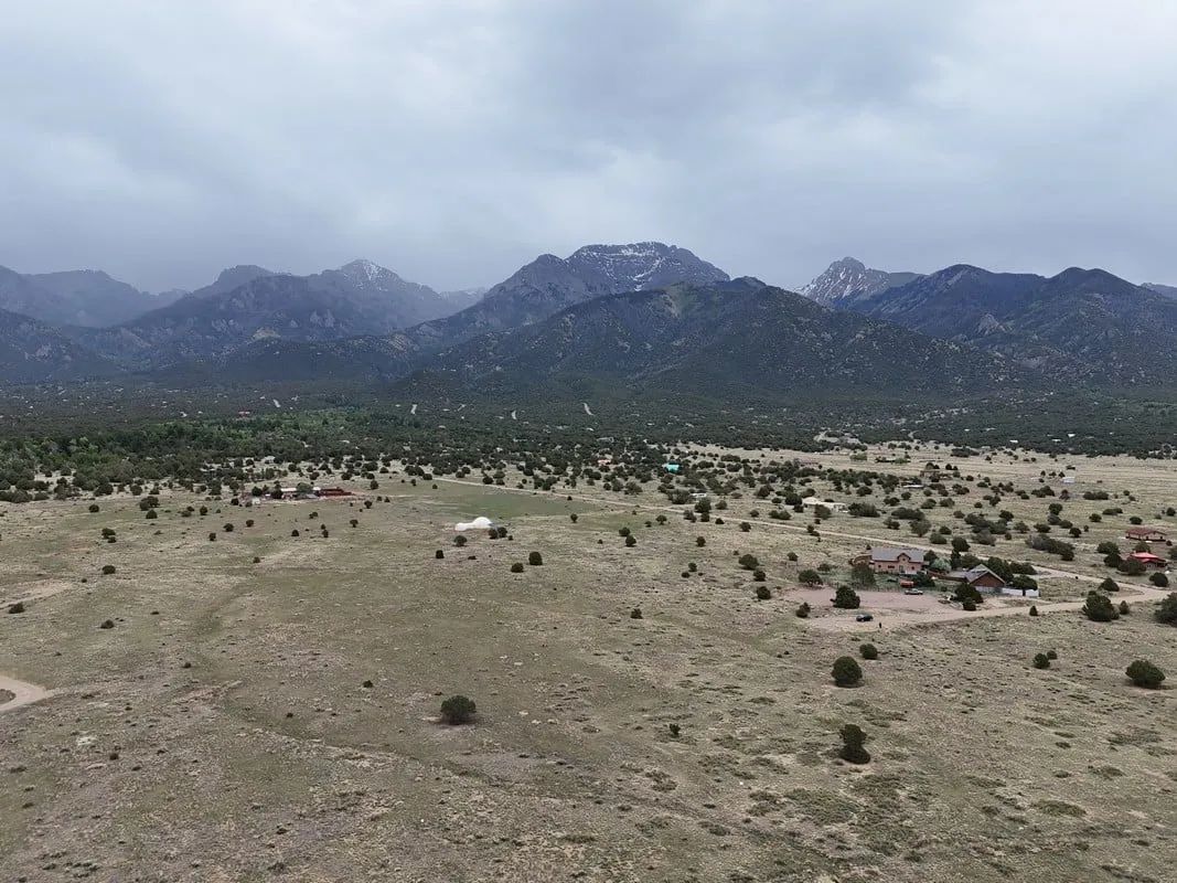 Decorative background for Quiet Cul da Sac Location image 6