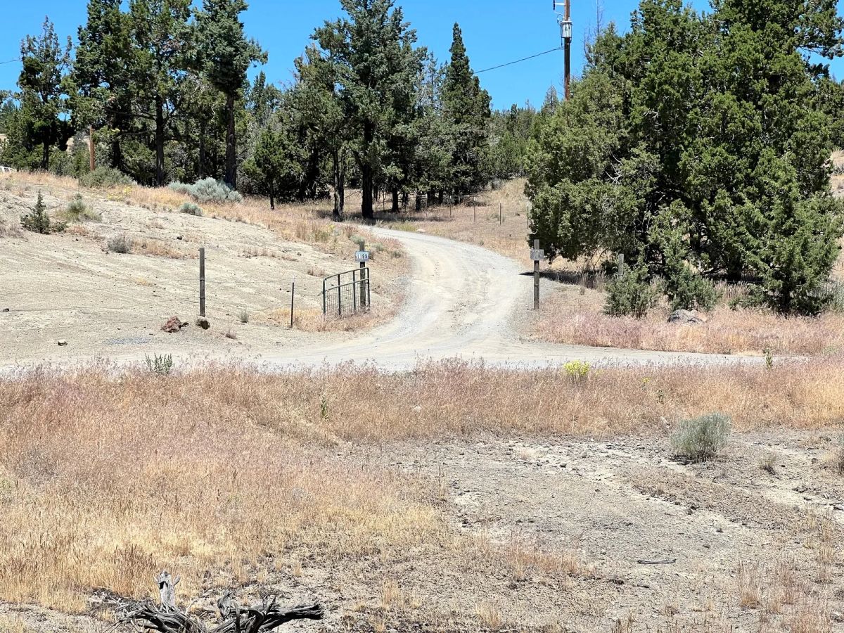 Decorative background for Power at the Street, Nice Gravel Entrance image 5