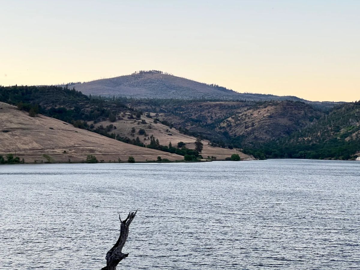 Decorative background for Klamath River Waterfront image 10