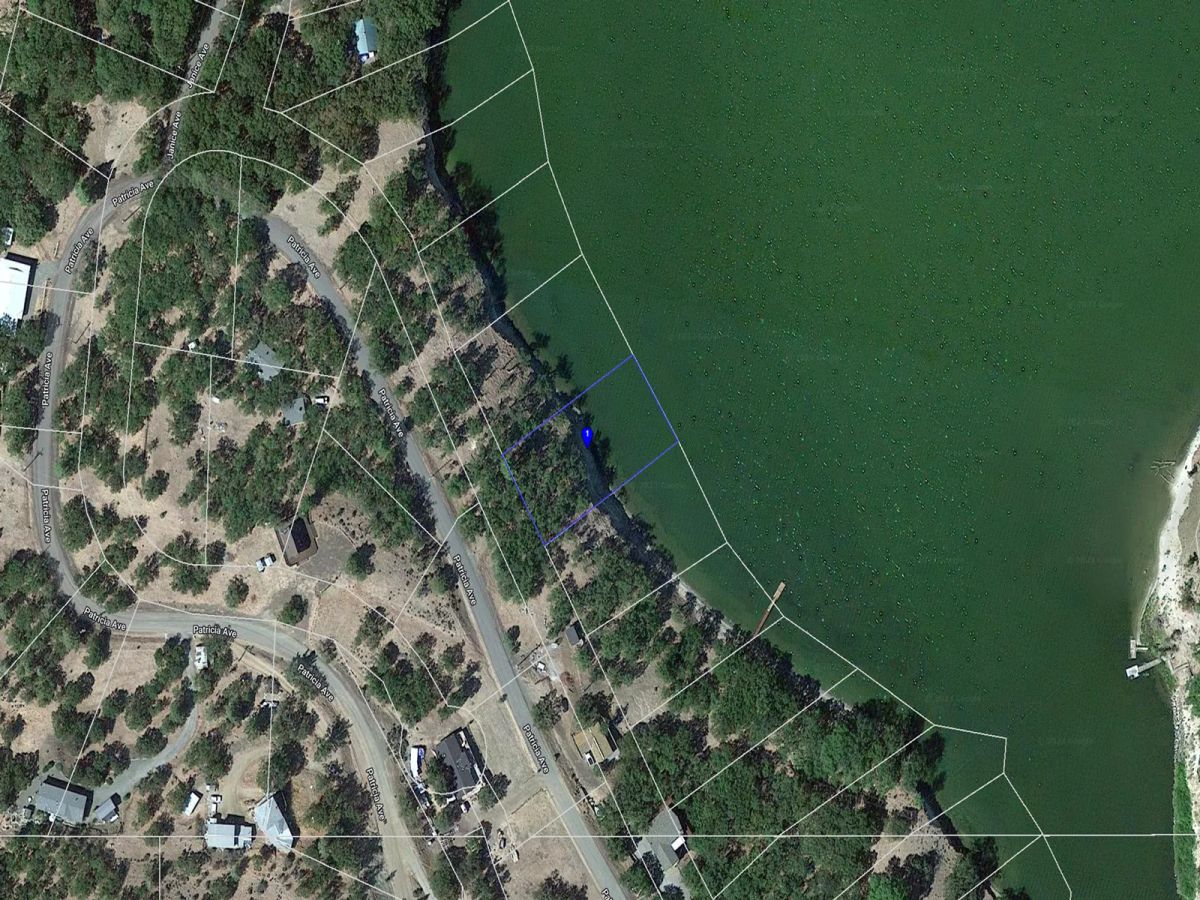 Decorative background for Klamath River Waterfront image 11