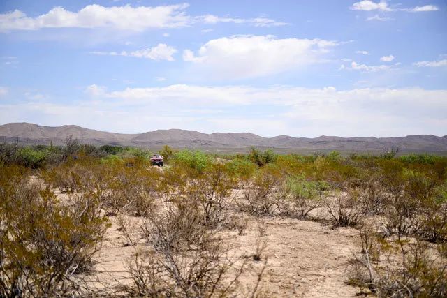 Decorative background for Quiet, Easy Access to Interstate 10 image 7