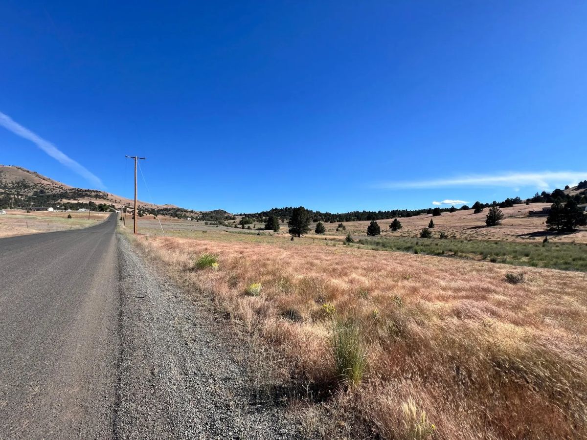 Decorative background for Paved Road, Power, Great Build/Retreat Location image 7