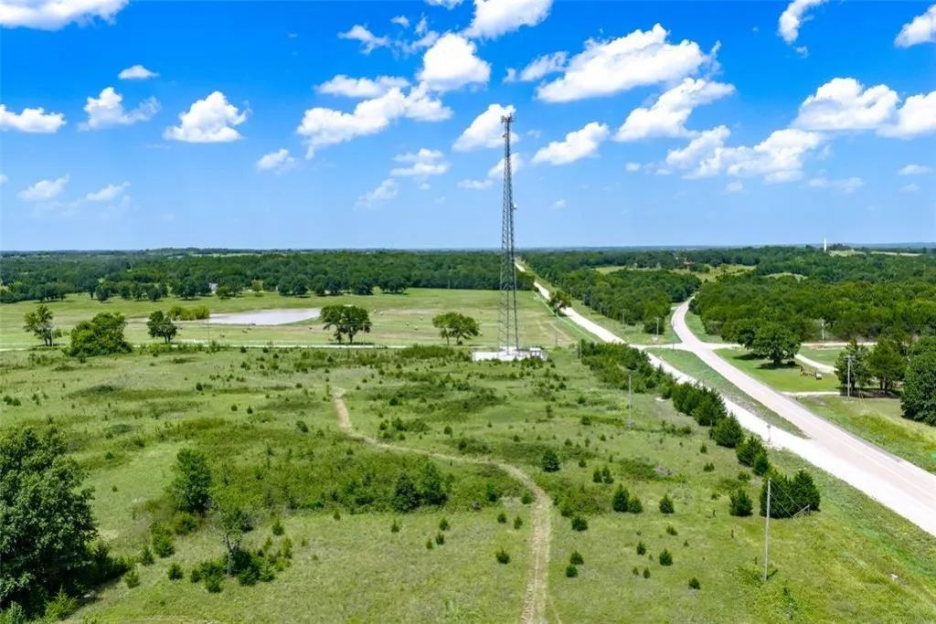 Decorative background for 6.14 Acres at NS 368 & EW 112 Rd with Cell Tower Lease - Okemah, OK image 10