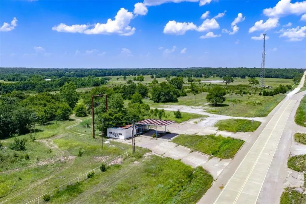 Decorative background for 7.91 Acres - I-40 & Hwy 56 Corner, Former Gas Station Pad - Okemah, OK image 5
