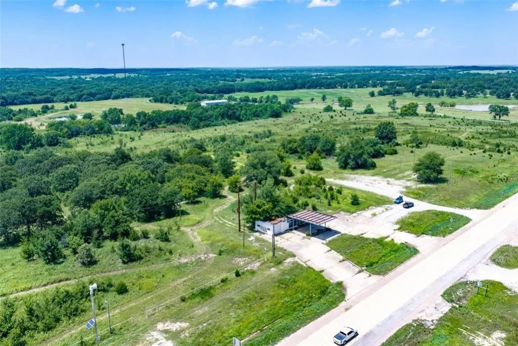 Decorative background for 7.91 Acres - I-40 & Hwy 56 Corner, Former Gas Station Pad - Okemah, OK image 13