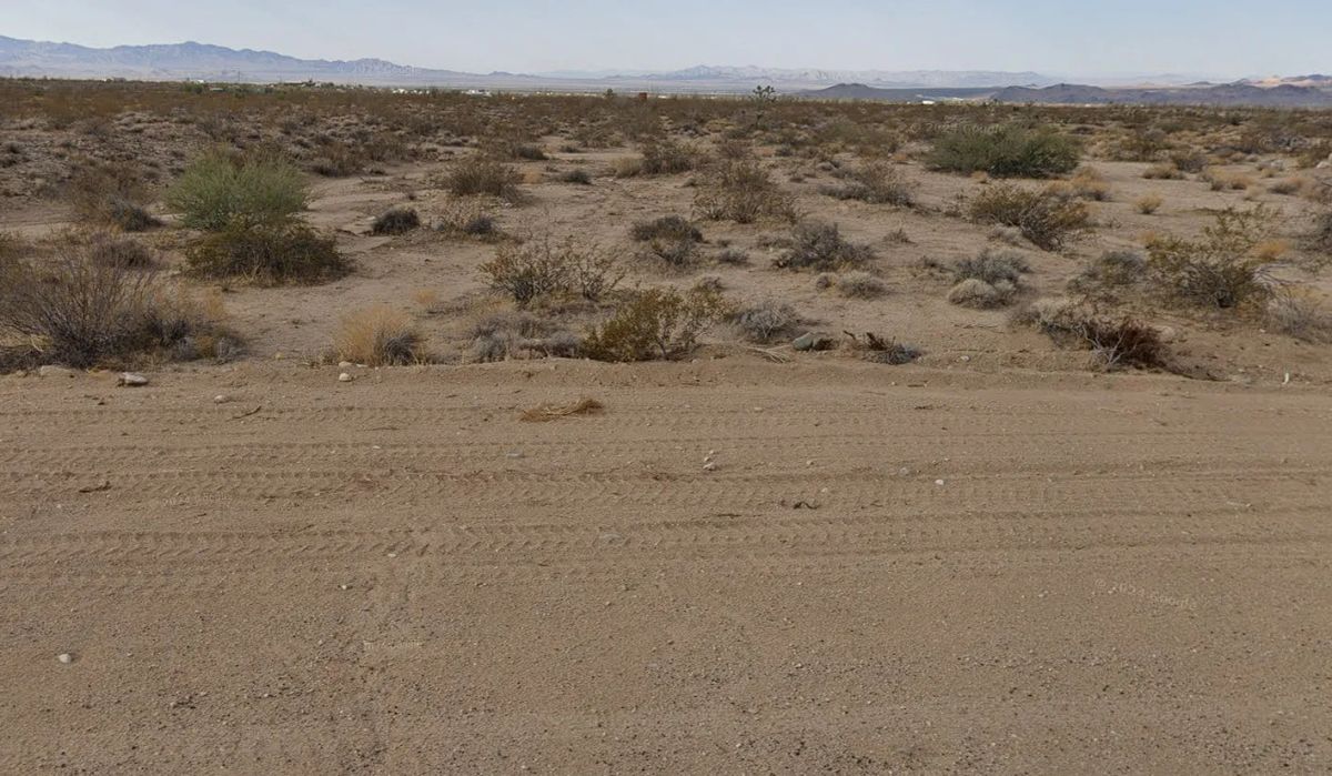 Decorative background for Retire Somewhere Peaceful— 2.35-Acre Arizona Land Without the Chaos image 5