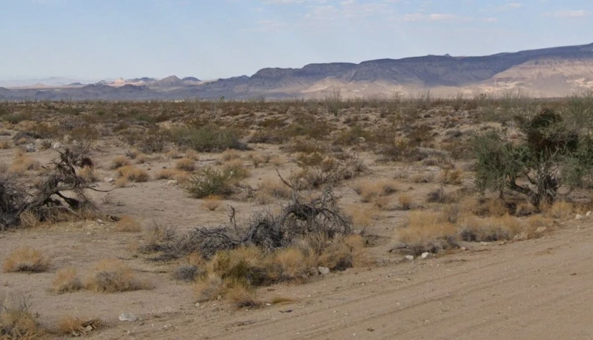Decorative background for Retire Somewhere Peaceful— 2.35-Acre Arizona Land Without the Chaos image 7