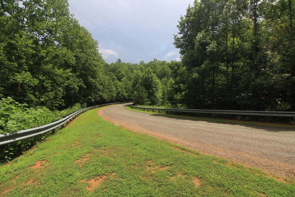 Decorative background for A Private Woodland Retreat Near Leesville Lake image 12