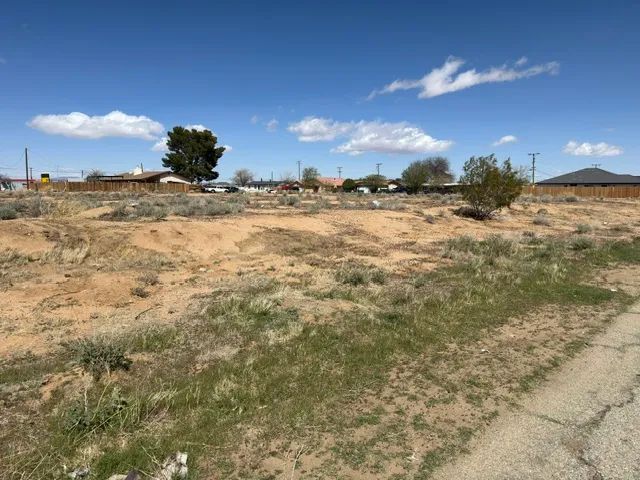 Vacant Corner Single Family Residential Lot in California City - Main image